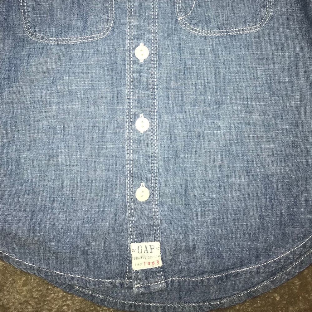 Baby GAP Button Down. - Picture 3 of 3